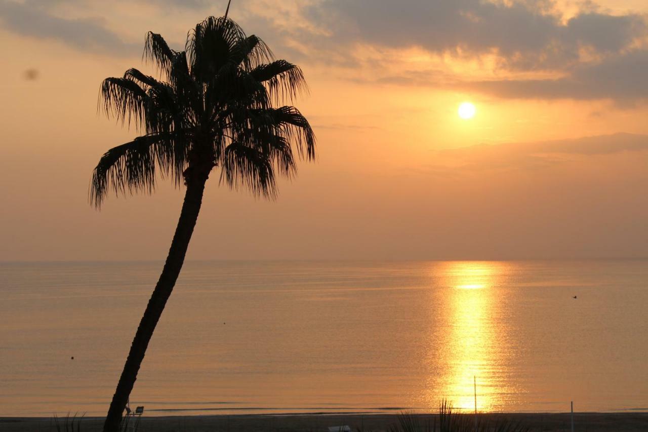 Montehugh Apartment Larnaca Bagian luar foto
